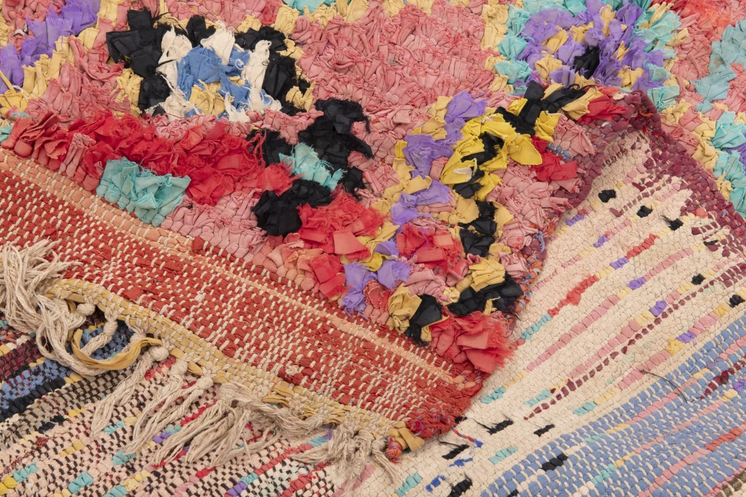 Marokkói Boucherouite szőnyeg 240 x 105 cm