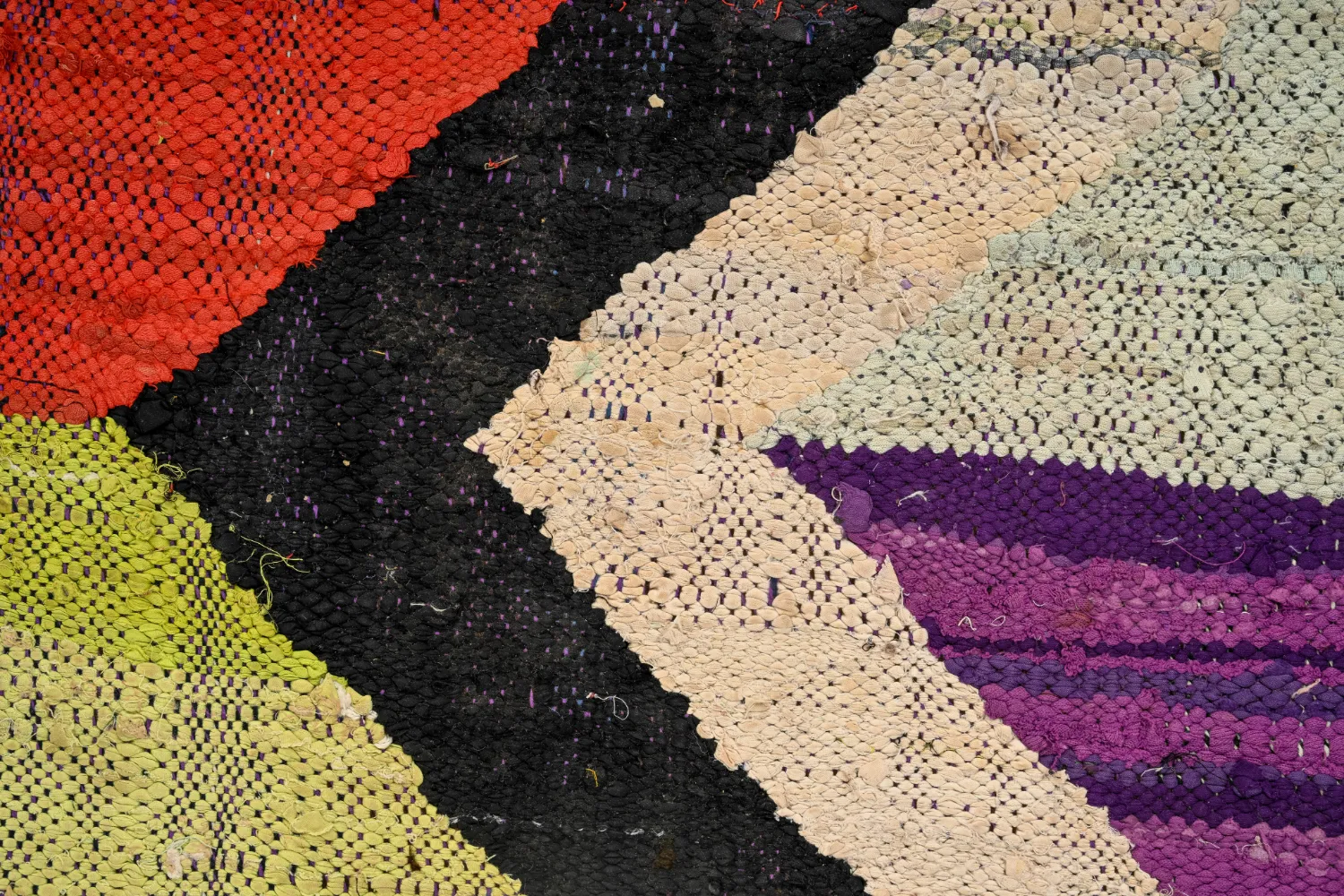 Marokkói Boucherouite szőnyeg 135 x 245 cm