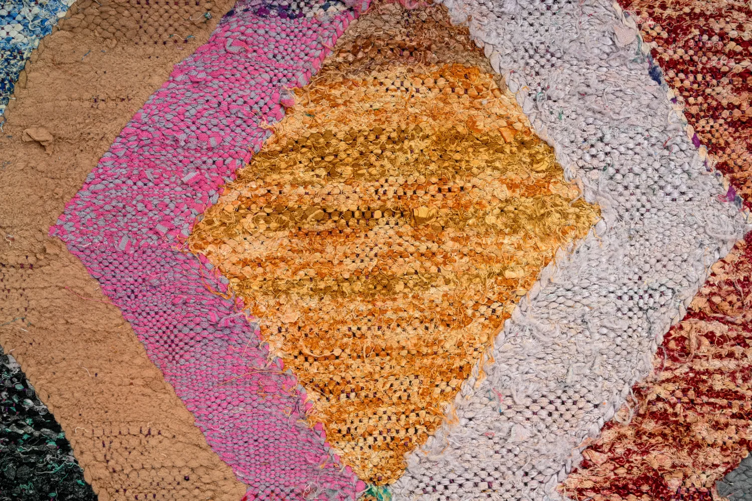 Marokkói Boucherouite szőnyeg 135 x 260 cm