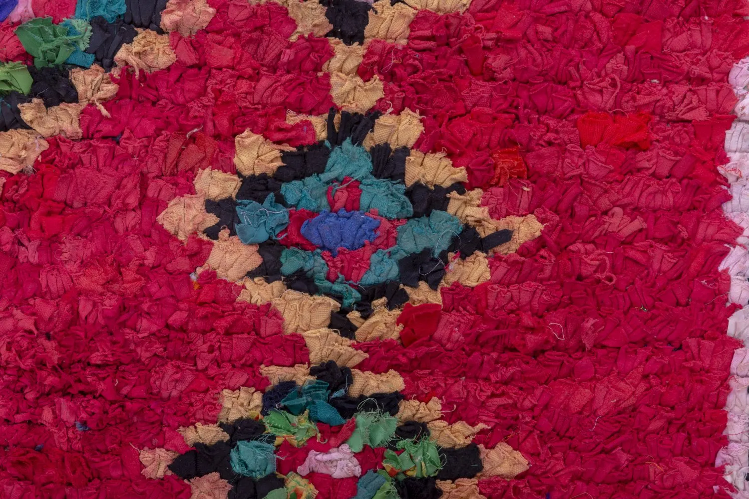 Marokkói Boucherouite szőnyeg 255 x 145 cm