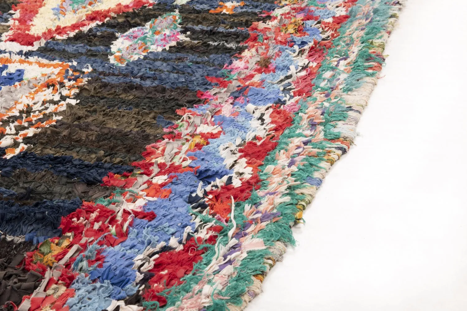 Marokkói Boucherouite szőnyeg 235 x 120 cm