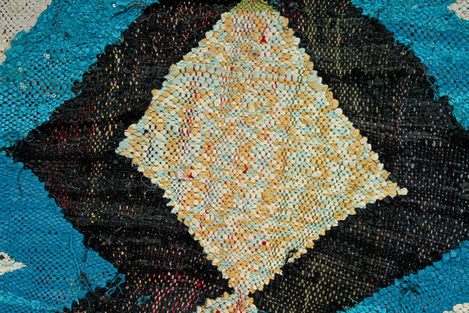 Marokkói Boucherouite szőnyeg 125 x 250 cm