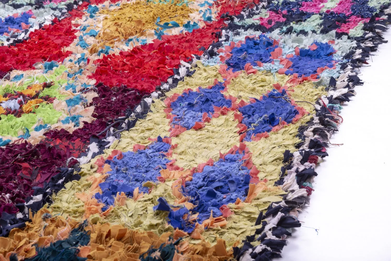 Marokkói Boucherouite szőnyeg 245 x 135 cm