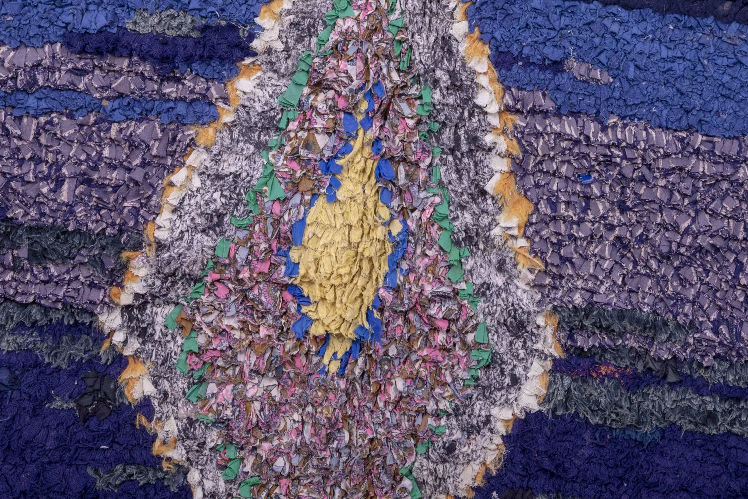 Marokkói Boucherouite szőnyeg 230 x 170 cm