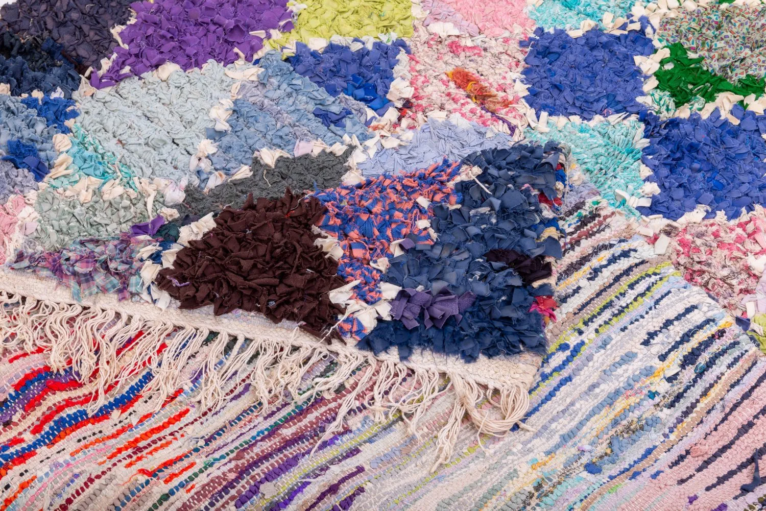Marokkói Boucherouite szőnyeg 215 x 135 cm