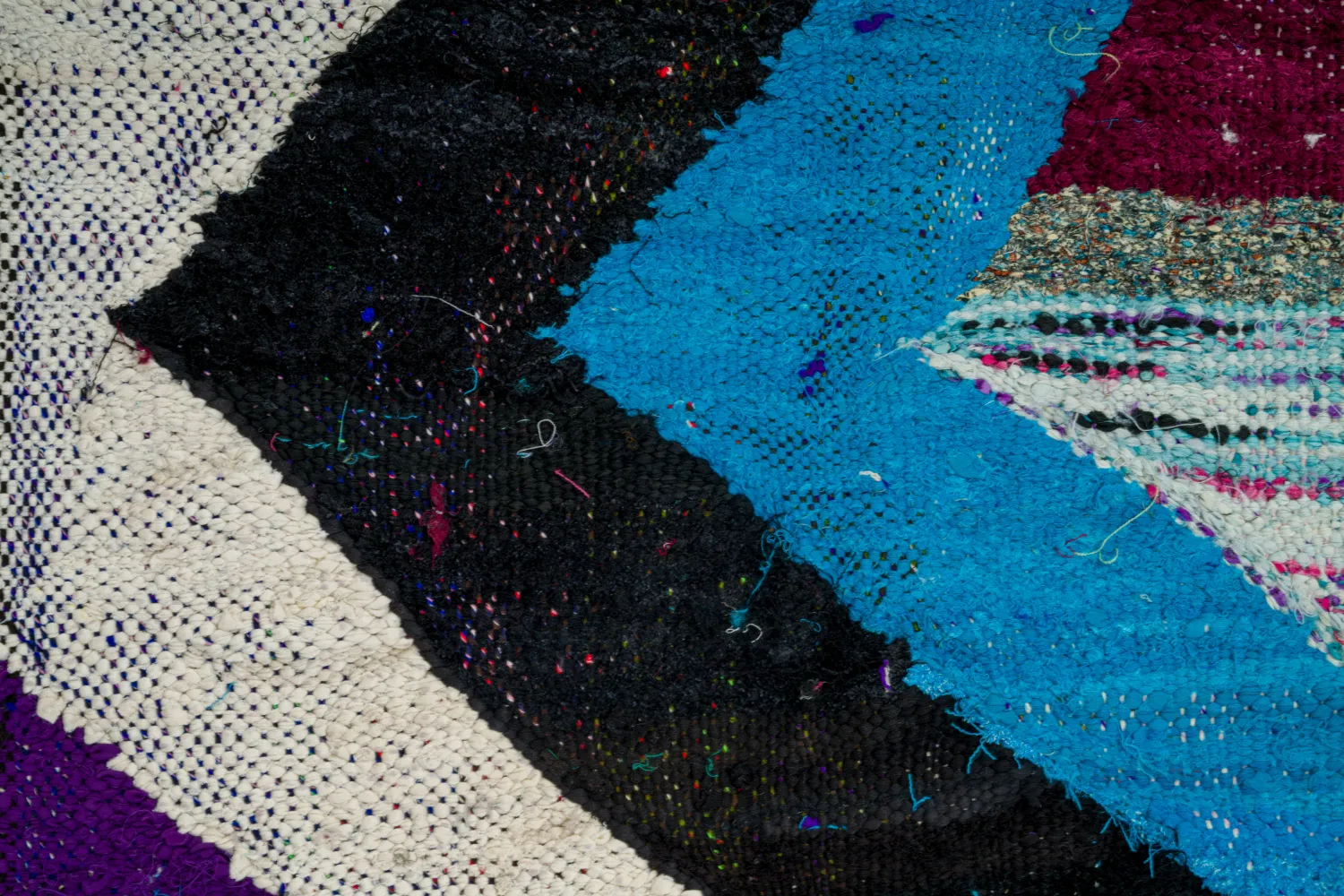 Marokkói Boucherouite szőnyeg 140 x 255 cm