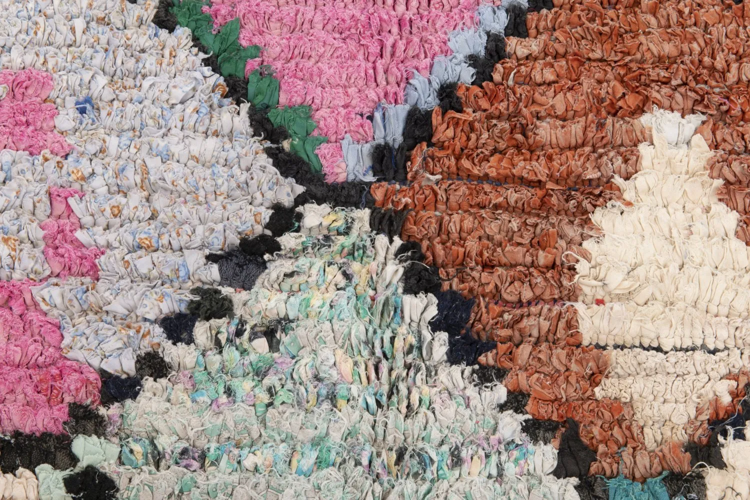 Marokkói Boucherouite szőnyeg 195 x 165 cm
