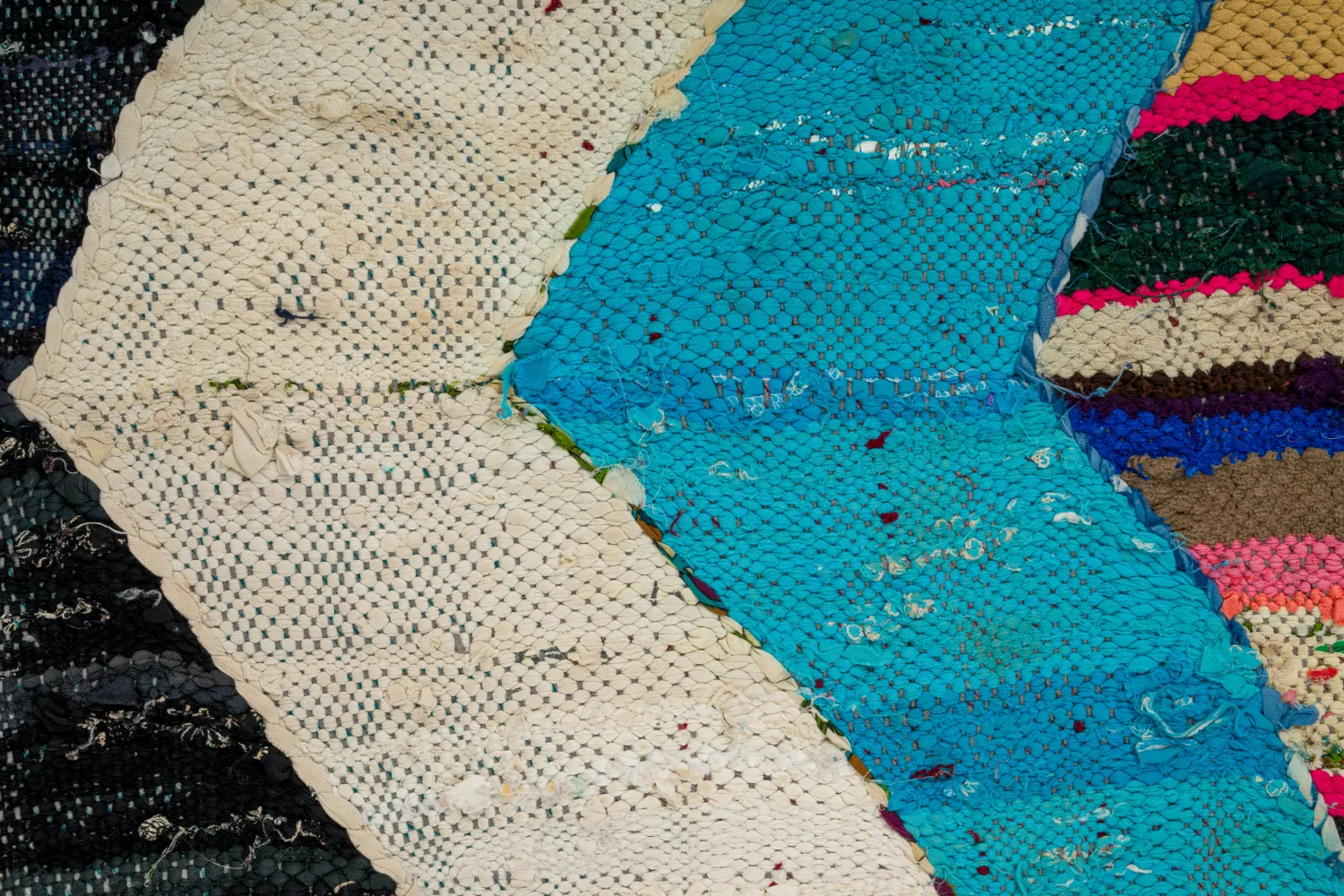 Marokkói Boucherouite szőnyeg 140 x 255 cm