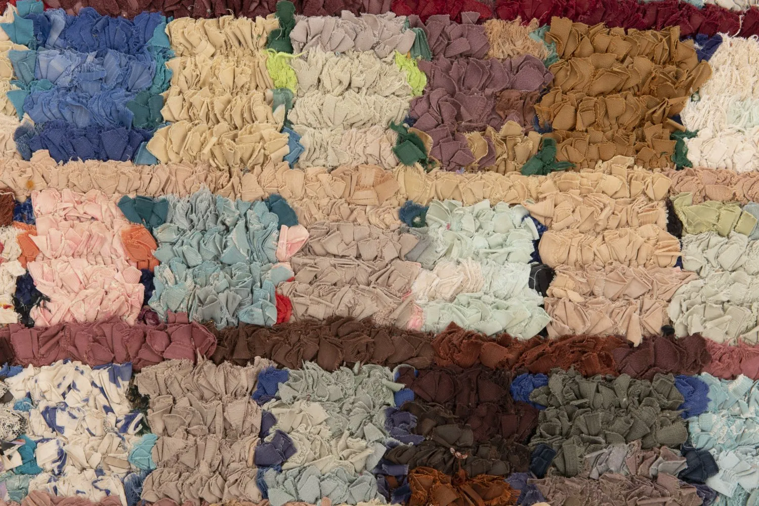 Marokkói Boucherouite szőnyeg 205 x 115 cm