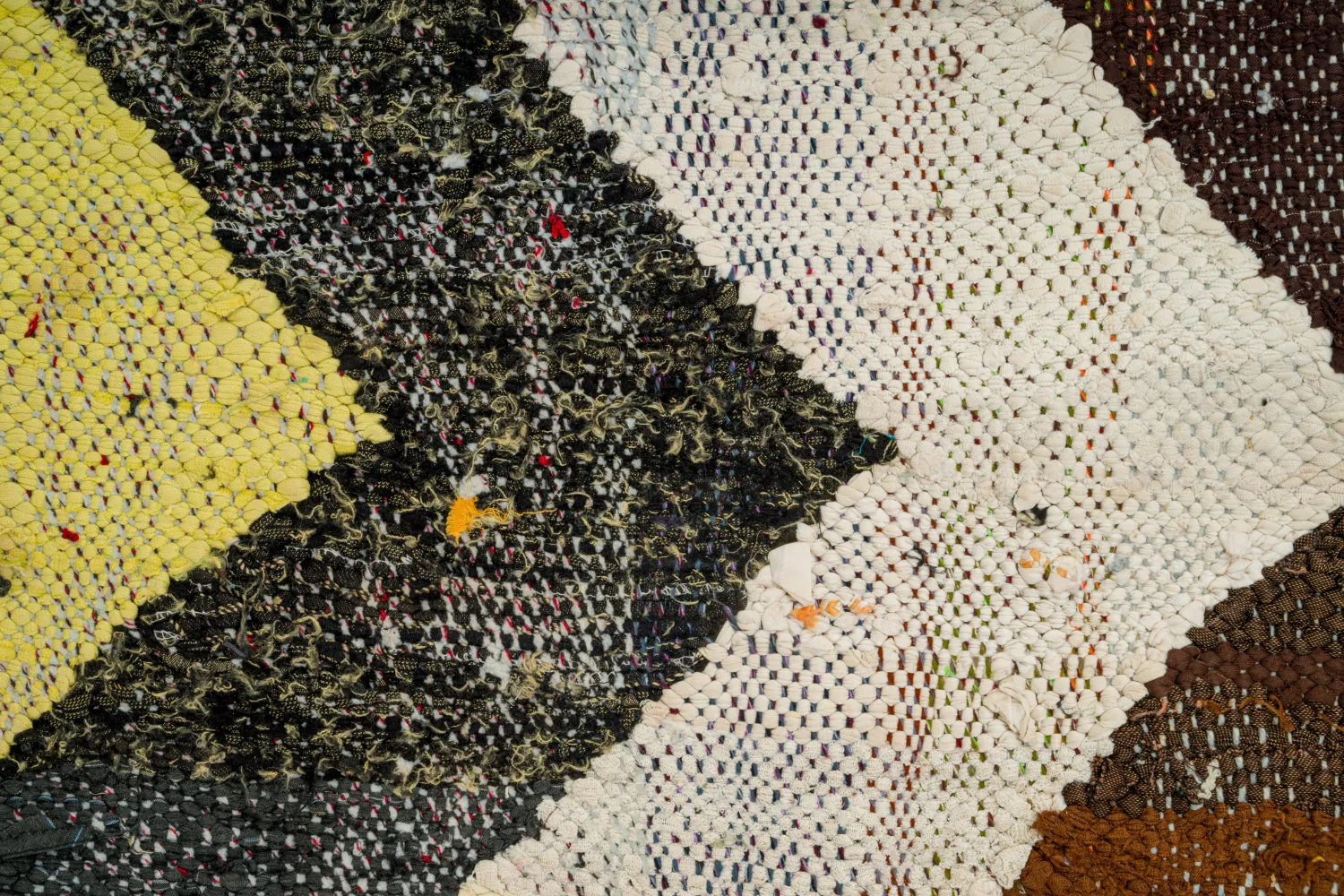 Marokkói Boucherouite szőnyeg 135 x 230 cm