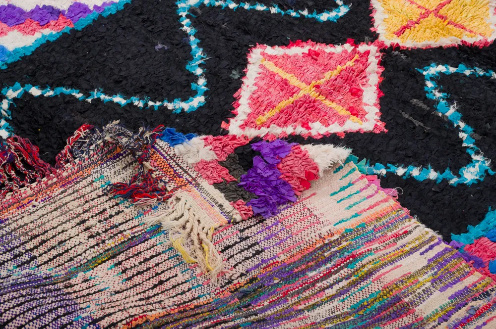 Marokkói Boucherouite szőnyeg 250 x 155 cm