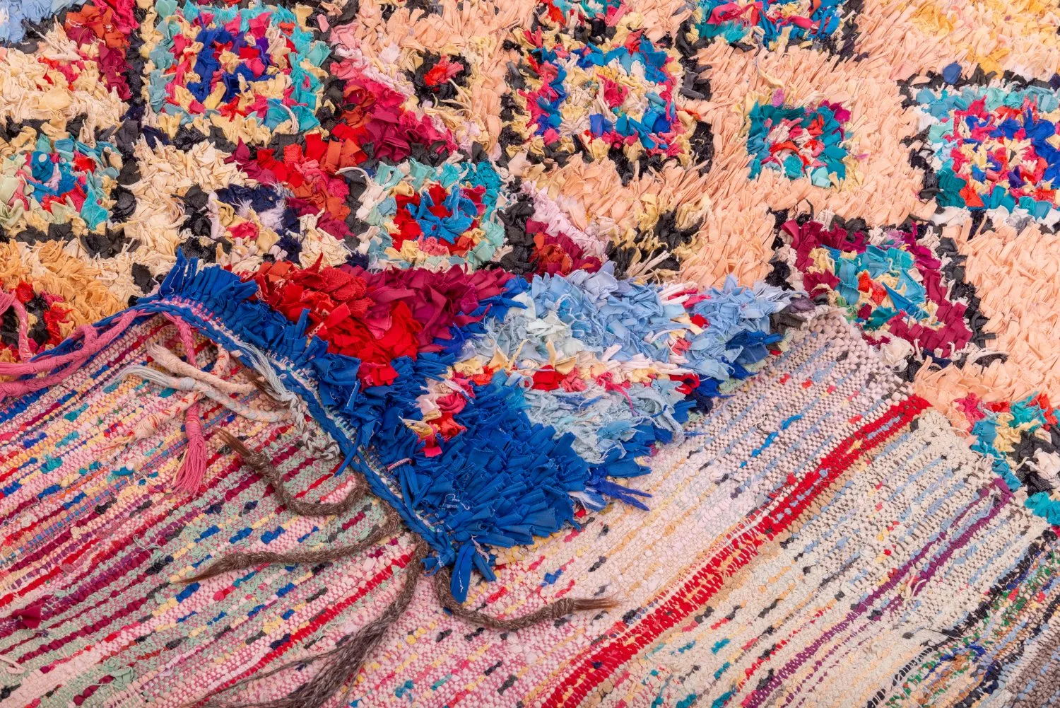 Marokkói Boucherouite szőnyeg 260 x 115 cm