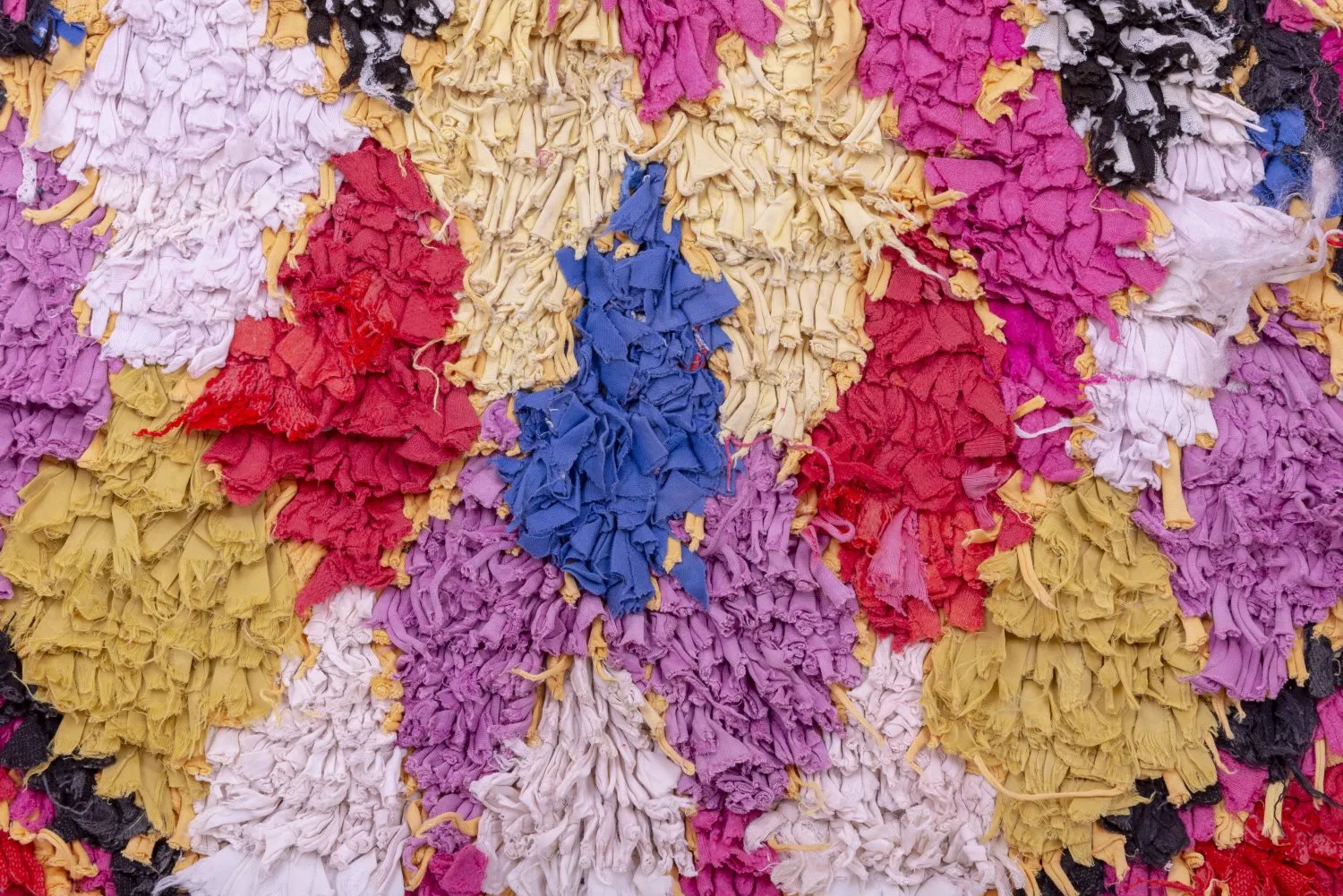 Marokkói Boucherouite szőnyeg 255 x 165 cm