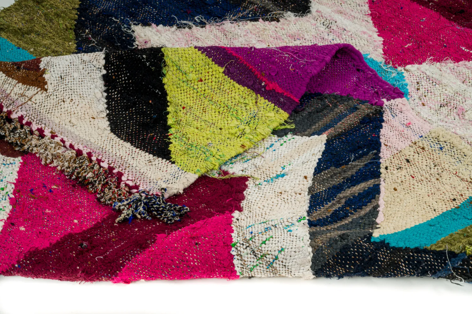 Marokkói Boucherouite szőnyeg 135 x 230 cm