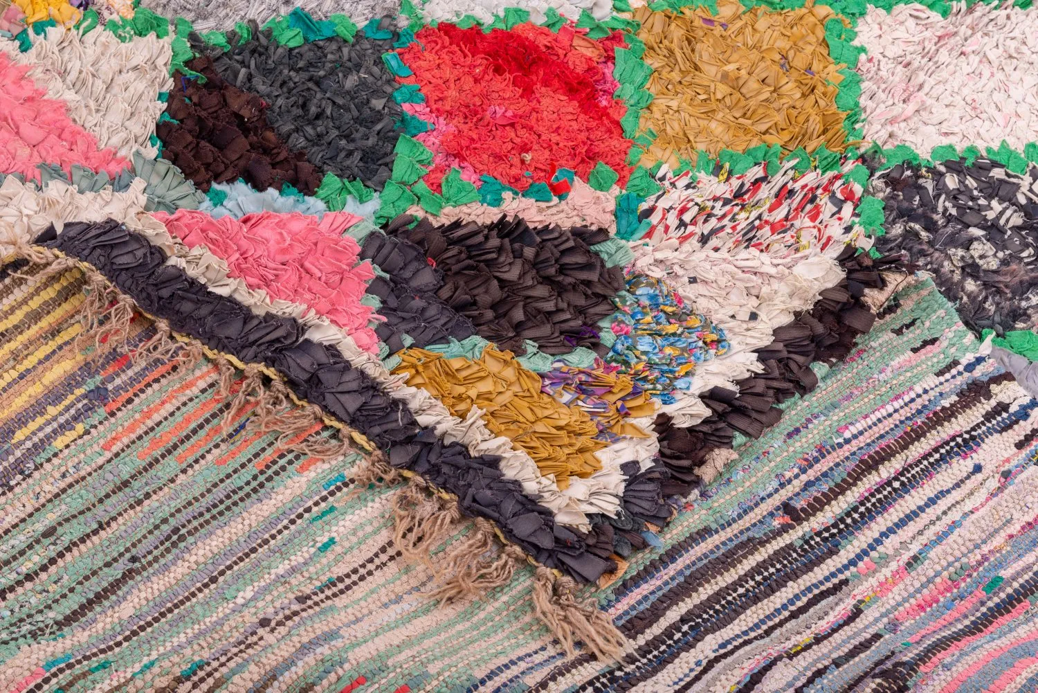 Marokkói Boucherouite szőnyeg 230 x 145 cm