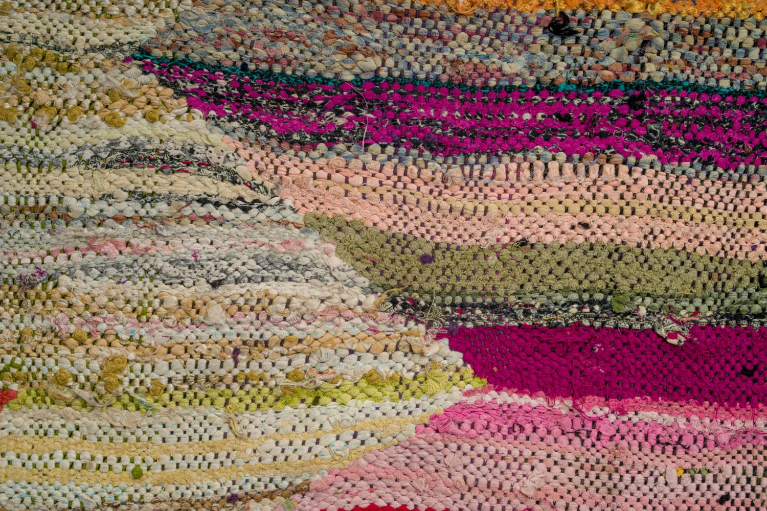 Marokkói Boucherouite szőnyeg 140 x 255 cm