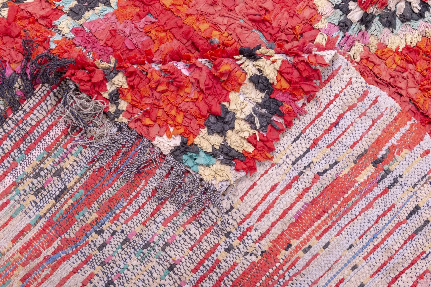 Marokkói Boucherouite szőnyeg 265 x 150 cm