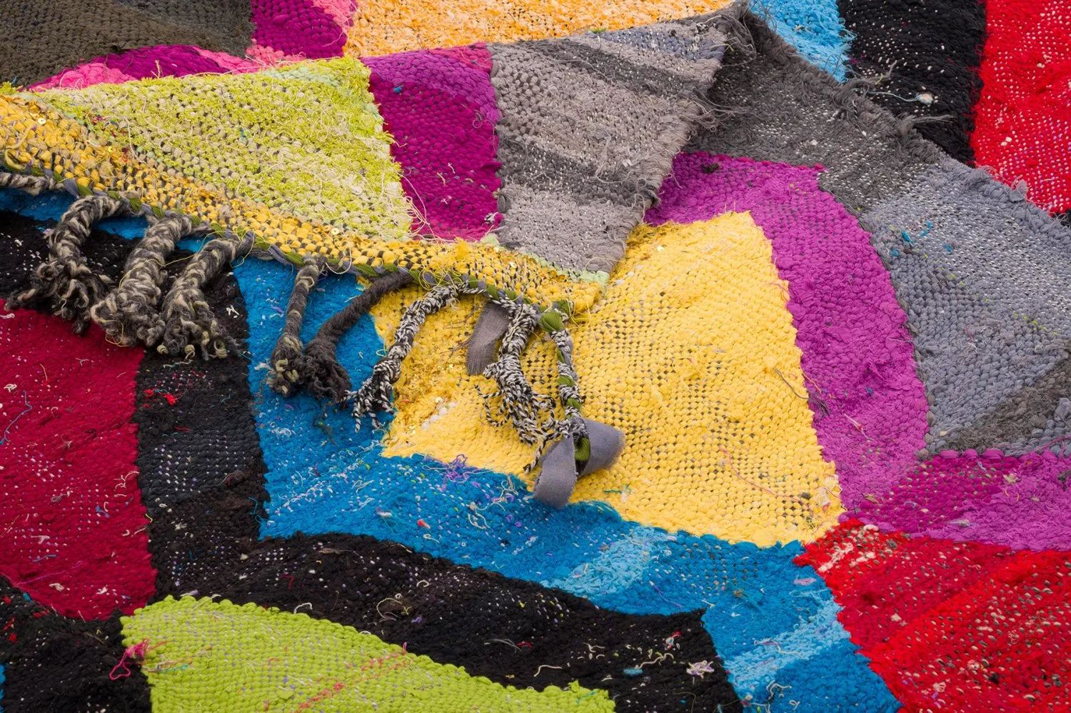 Marokkói Boucherouite szőnyeg 140 x 275 cm