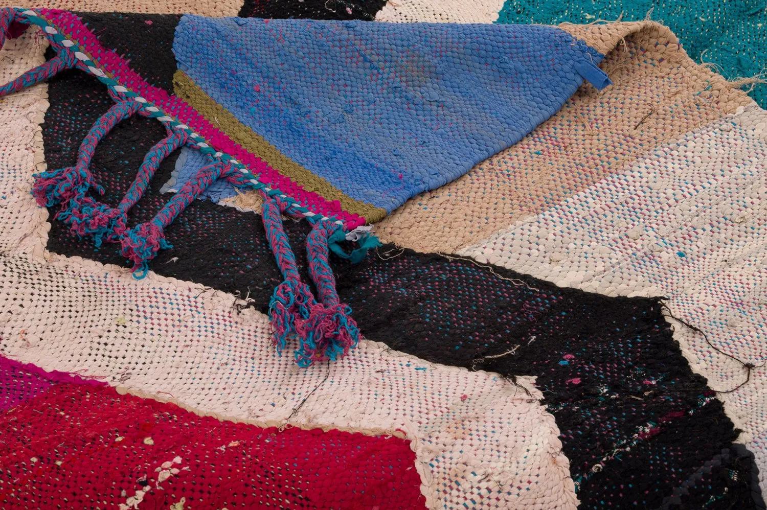 Marokkói Boucherouite szőnyeg 145 x 265 cm