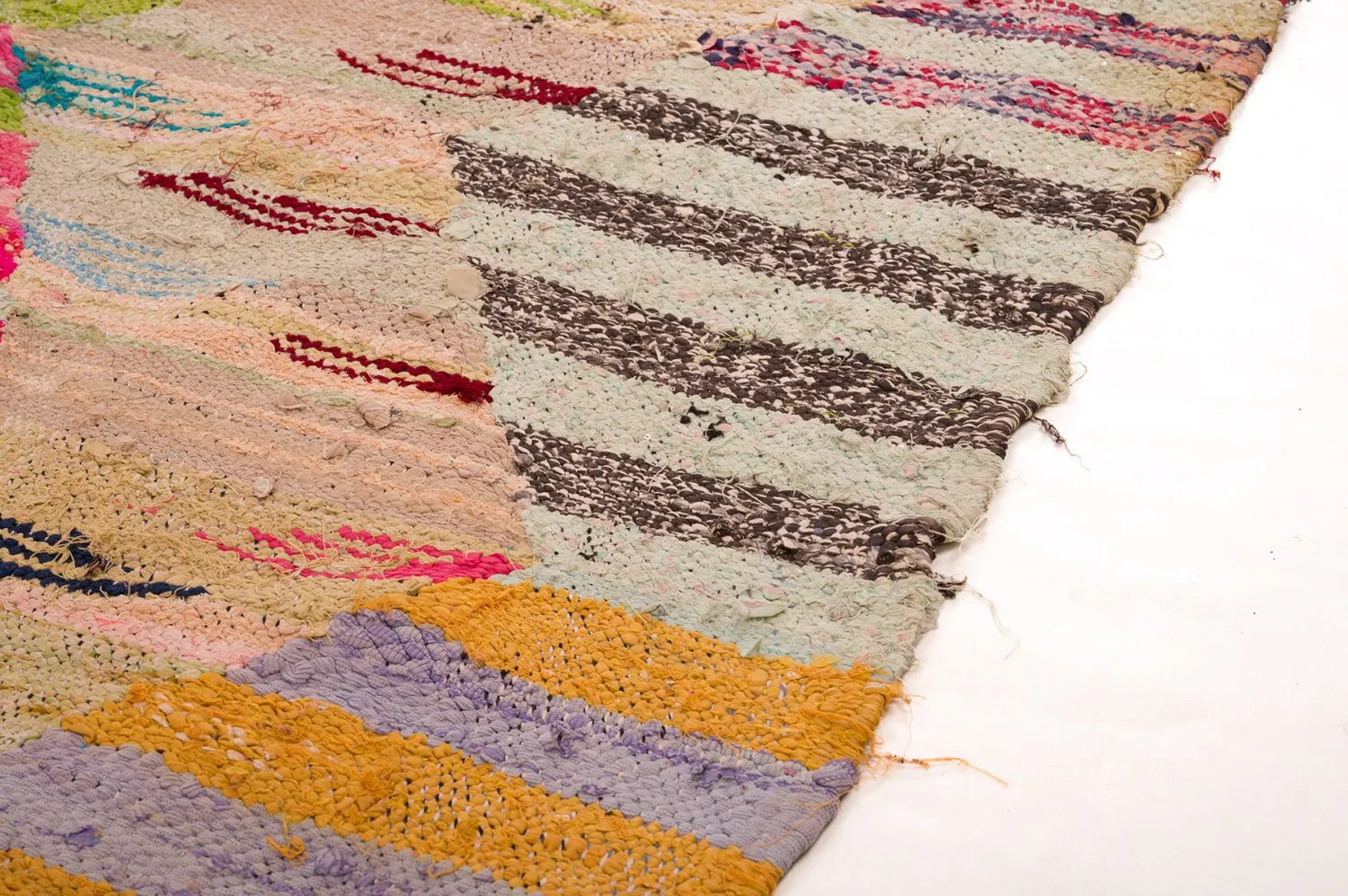 Marokkói Boucherouite szőnyeg 140 x 250 cm