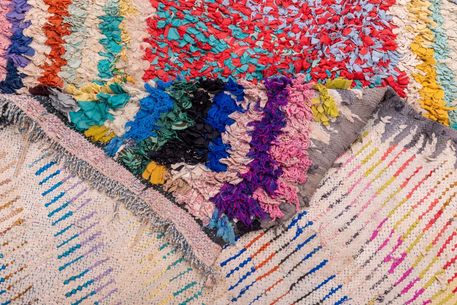Marokkói Boucherouite szőnyeg 255 x 150 cm