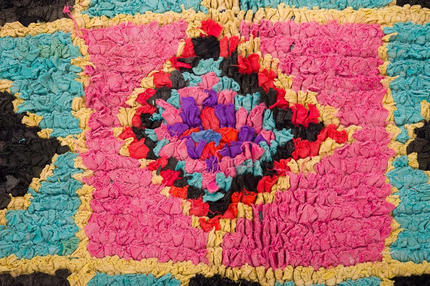 Marokkói Boucherouite szőnyeg 135 x 315 cm