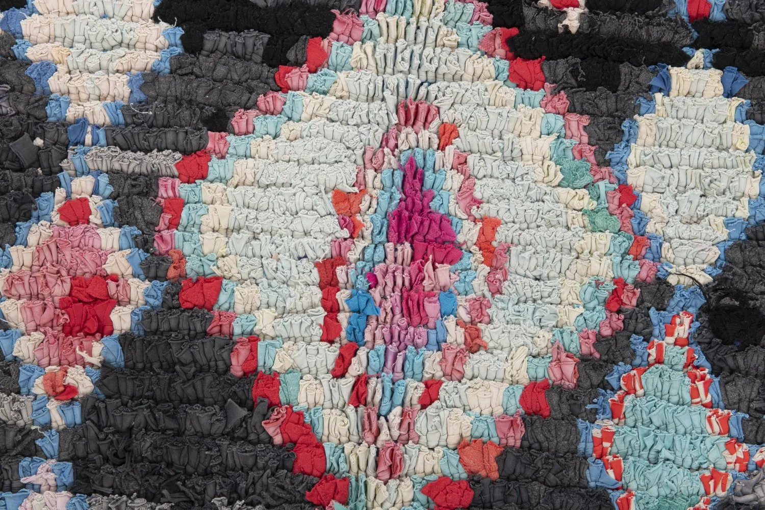 Marokkói Boucherouite szőnyeg 310 x 130 cm