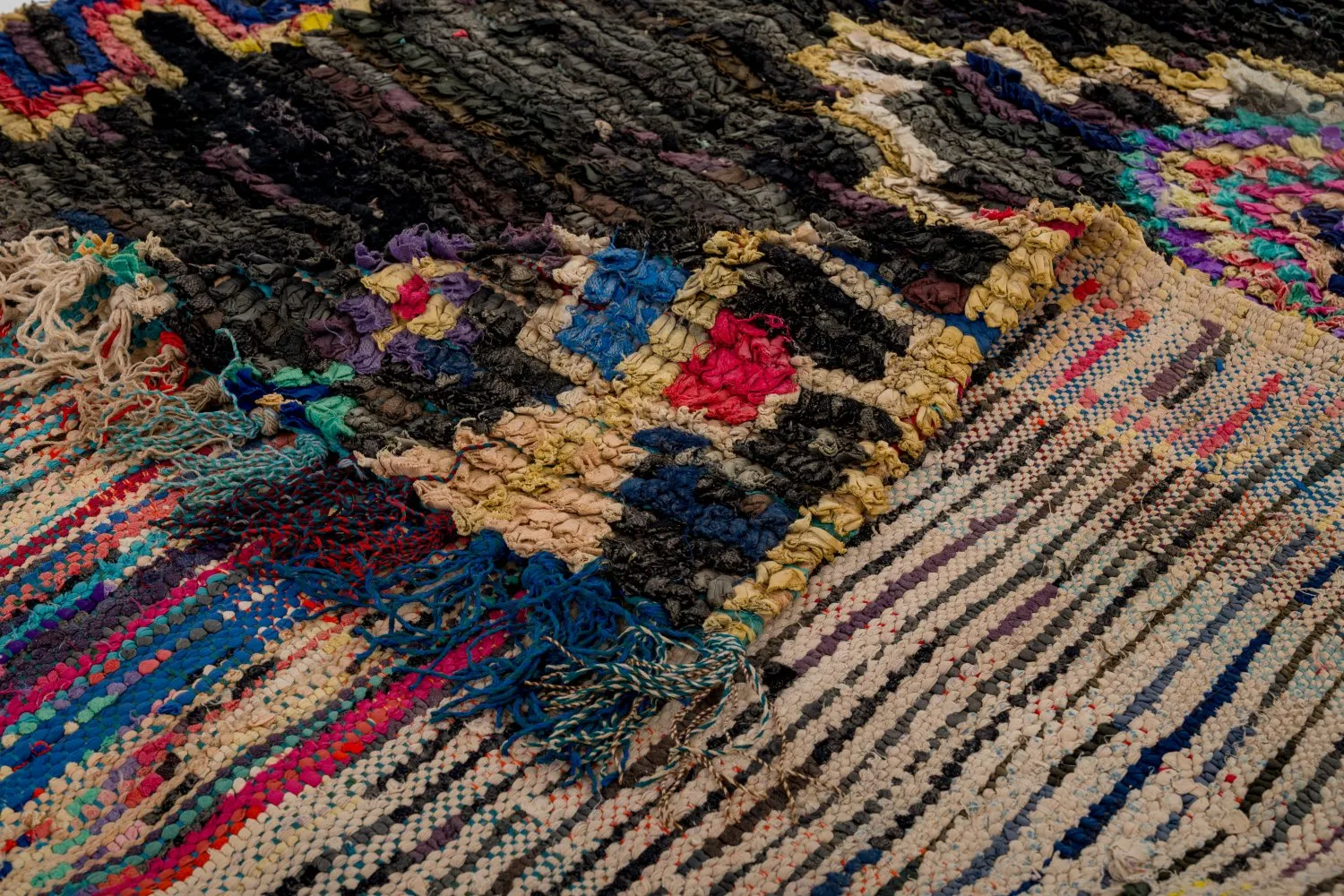 Marokkói Boucherouite szőnyeg 275 x 145 cm