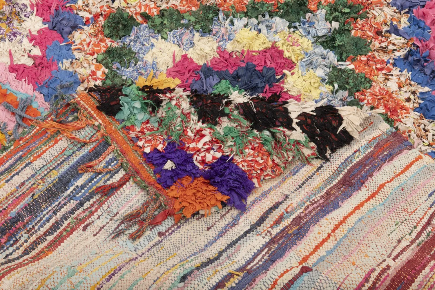 Marokkói Boucherouite szőnyeg 215 x 170 cm