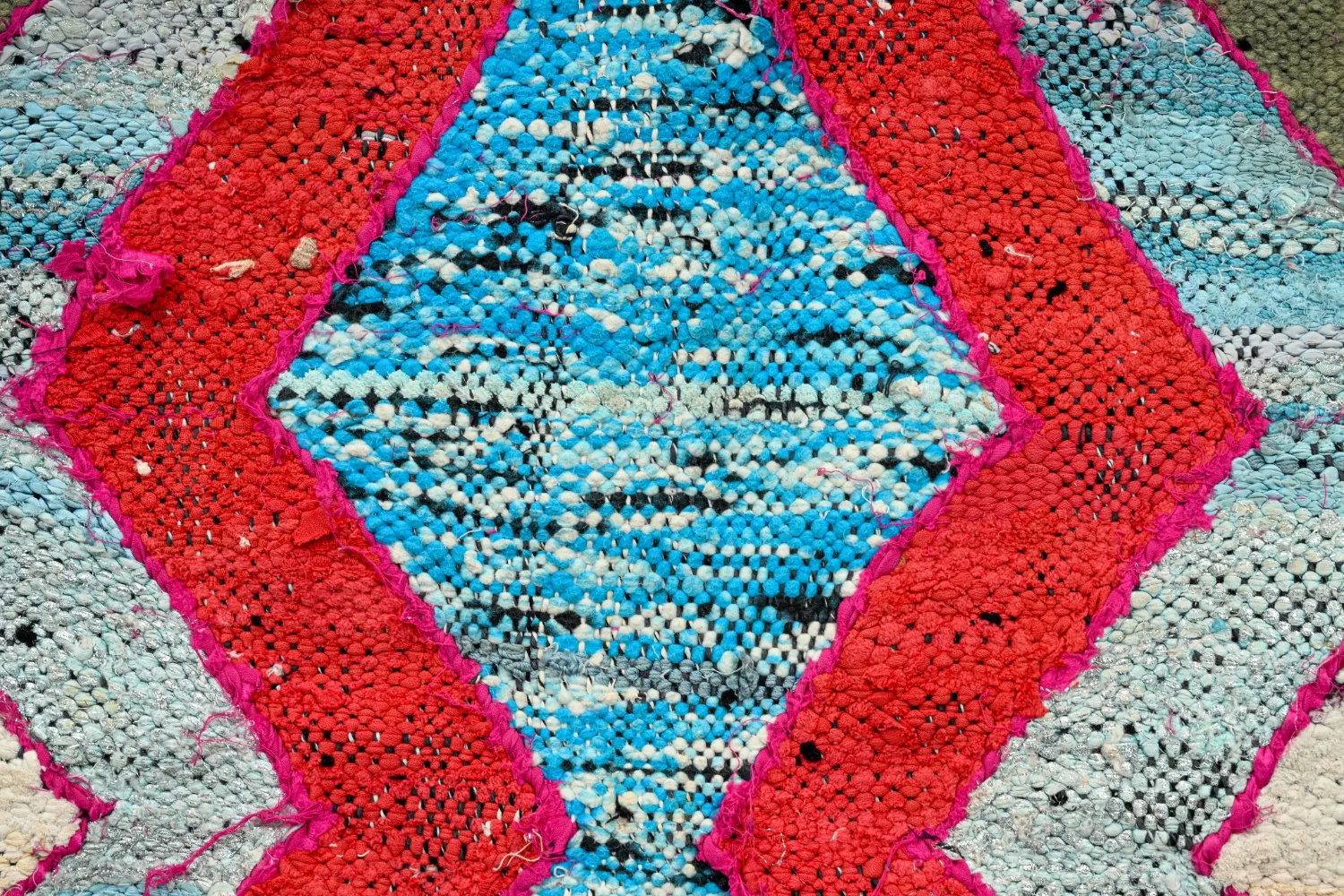 Marokkói Boucherouite szőnyeg 115 x 220 cm