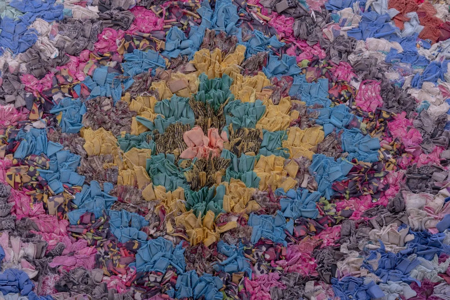 Marokkói Boucherouite szőnyeg 230 x 135 cm