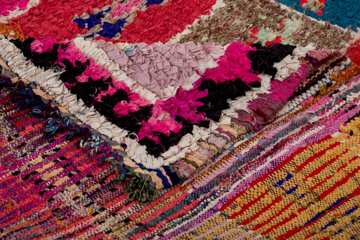 Marokkói Boucherouite szőnyeg 360 x 130 cm