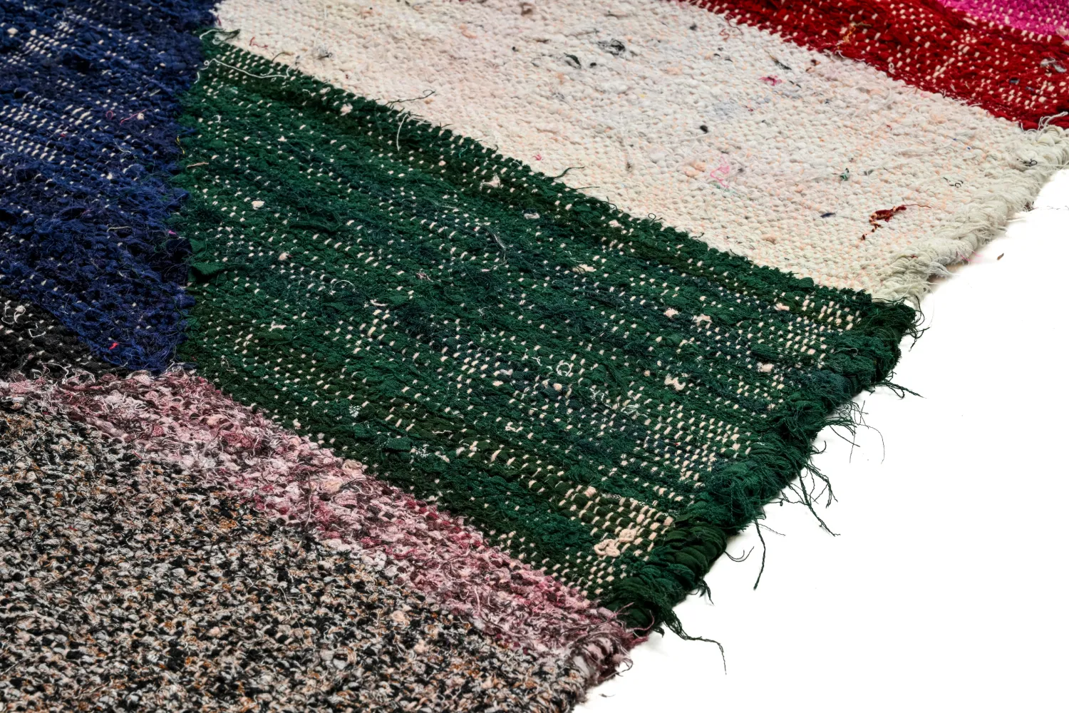 Marokkói Boucherouite szőnyeg 135 x 240 cm