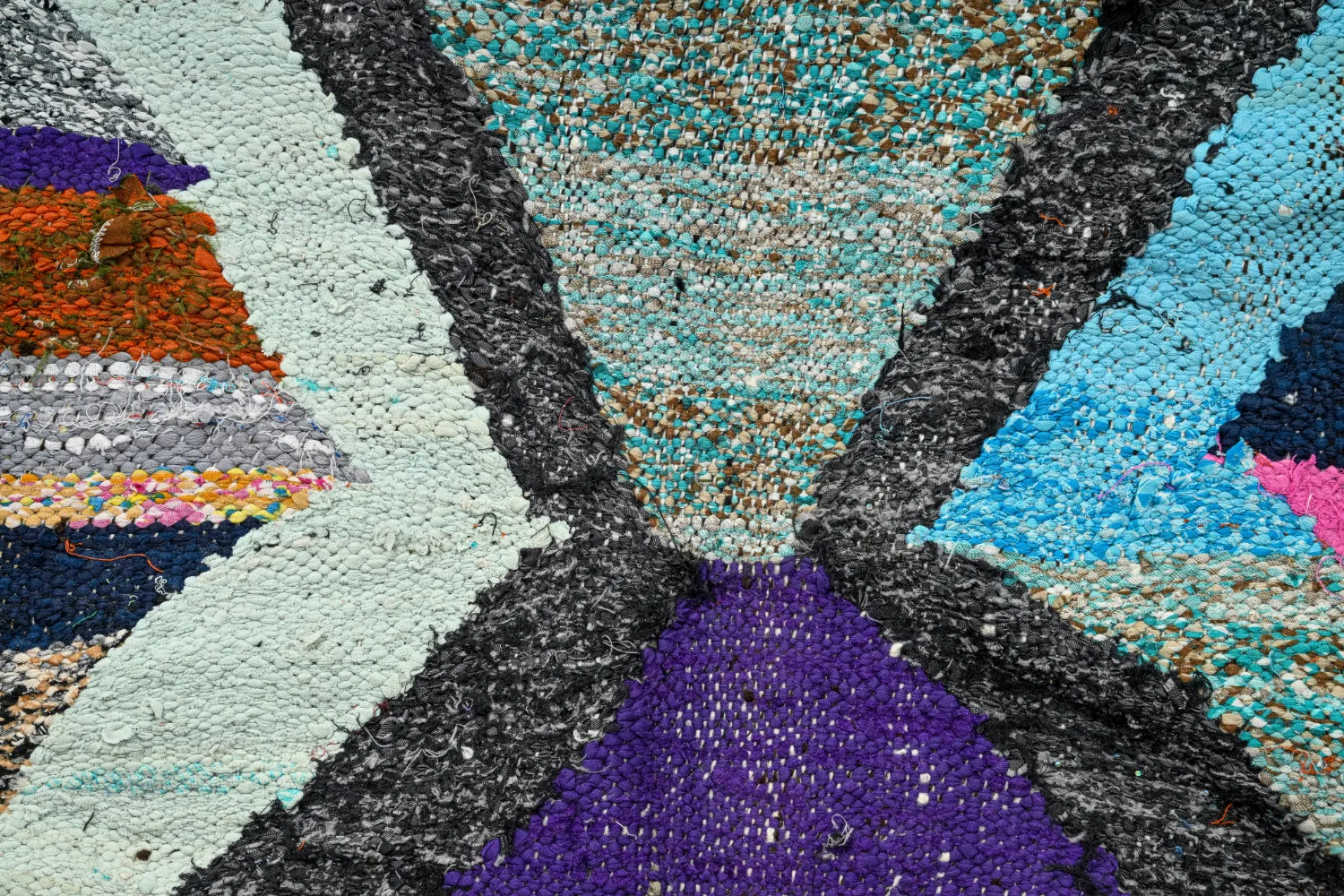 Marokkói Boucherouite szőnyeg 135 x 235 cm