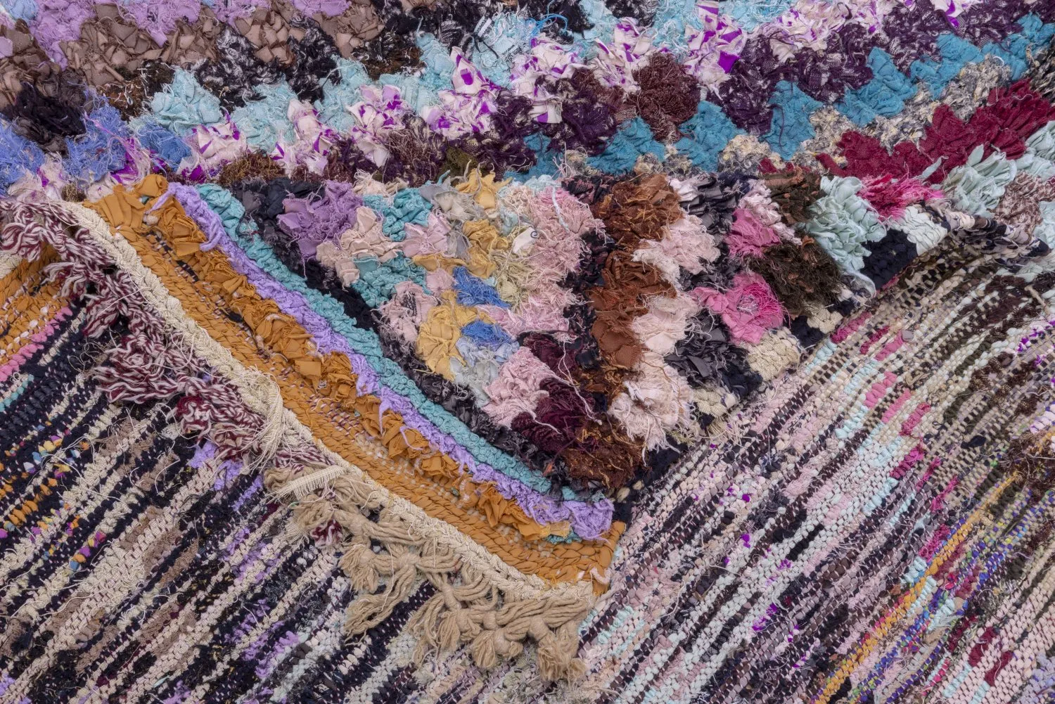 Marokkói Boucherouite szőnyeg 220 x 125 cm
