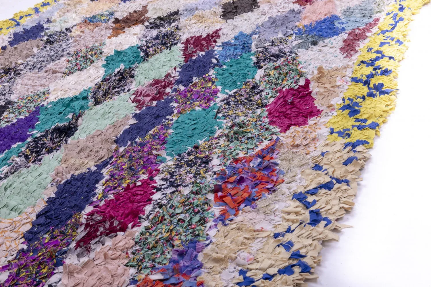 Marokkói Boucherouite szőnyeg 225 x 135 cm