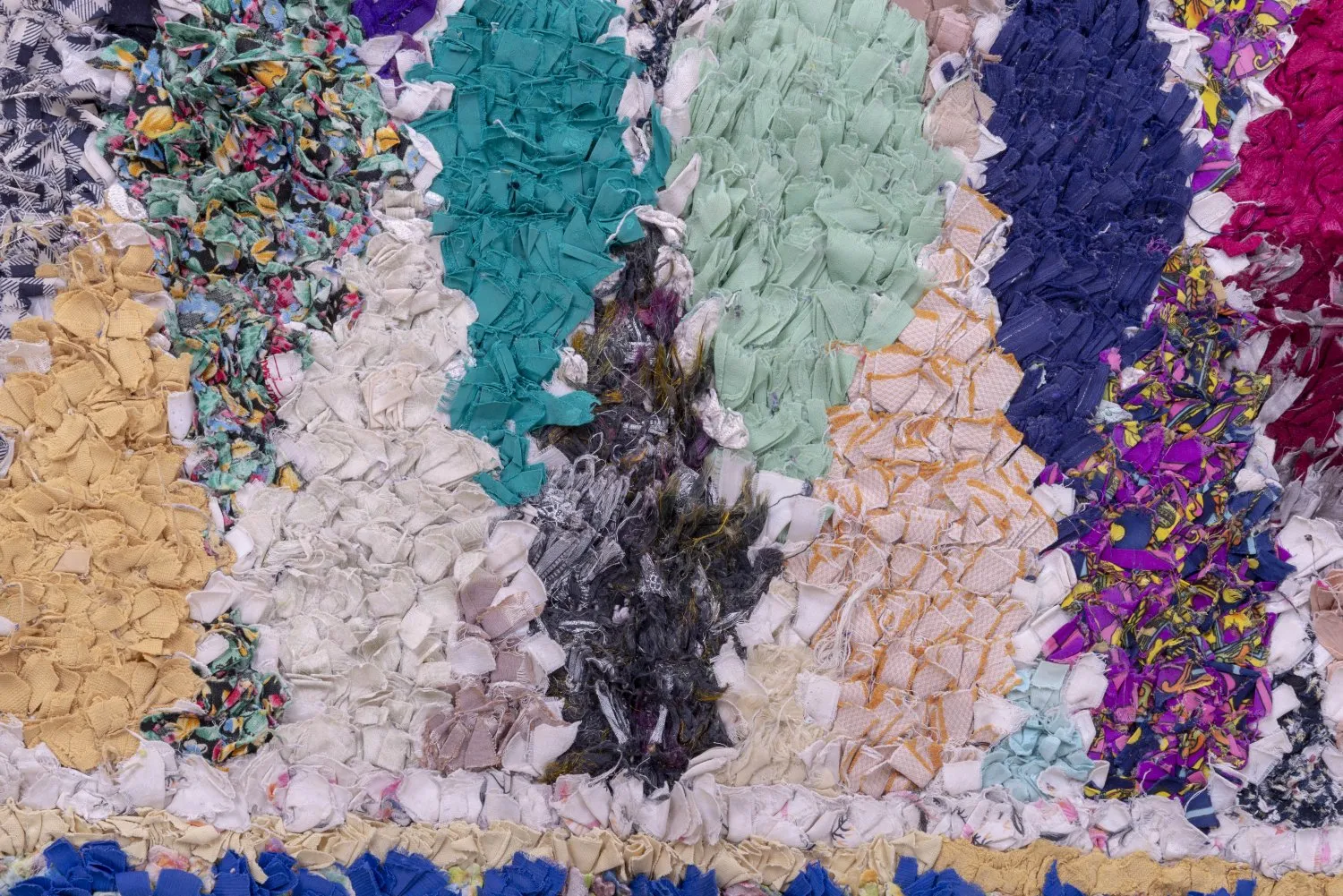 Marokkói Boucherouite szőnyeg 225 x 135 cm