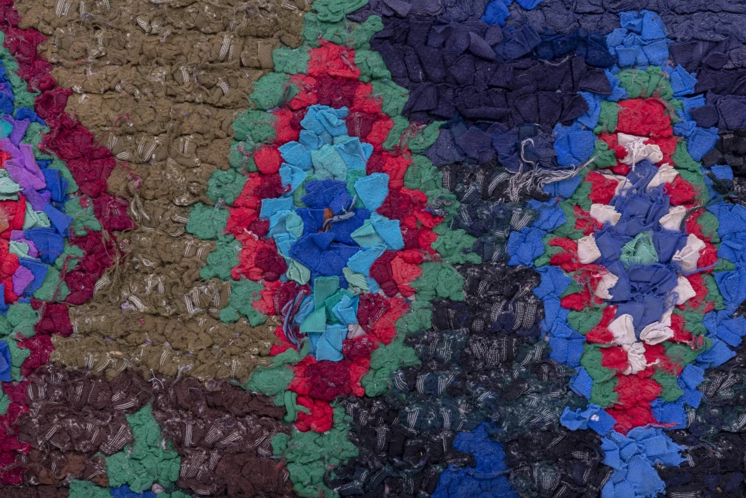 Marokkói Boucherouite szőnyeg 190 x 160 cm
