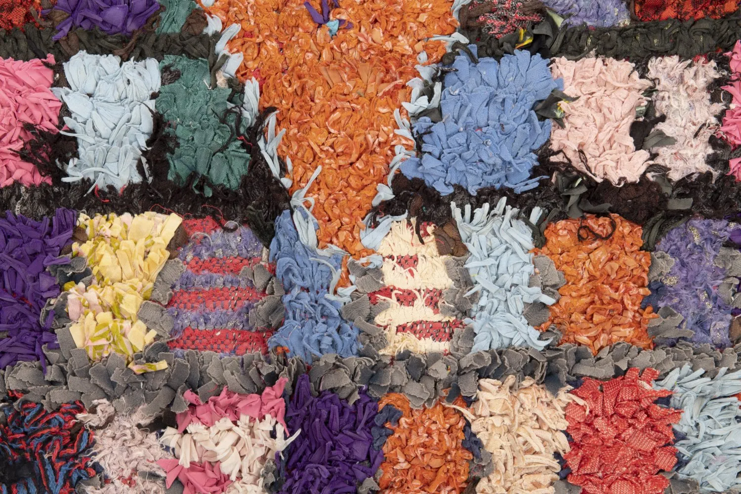 Marokkói Boucherouite szőnyeg 195 x 125 cm