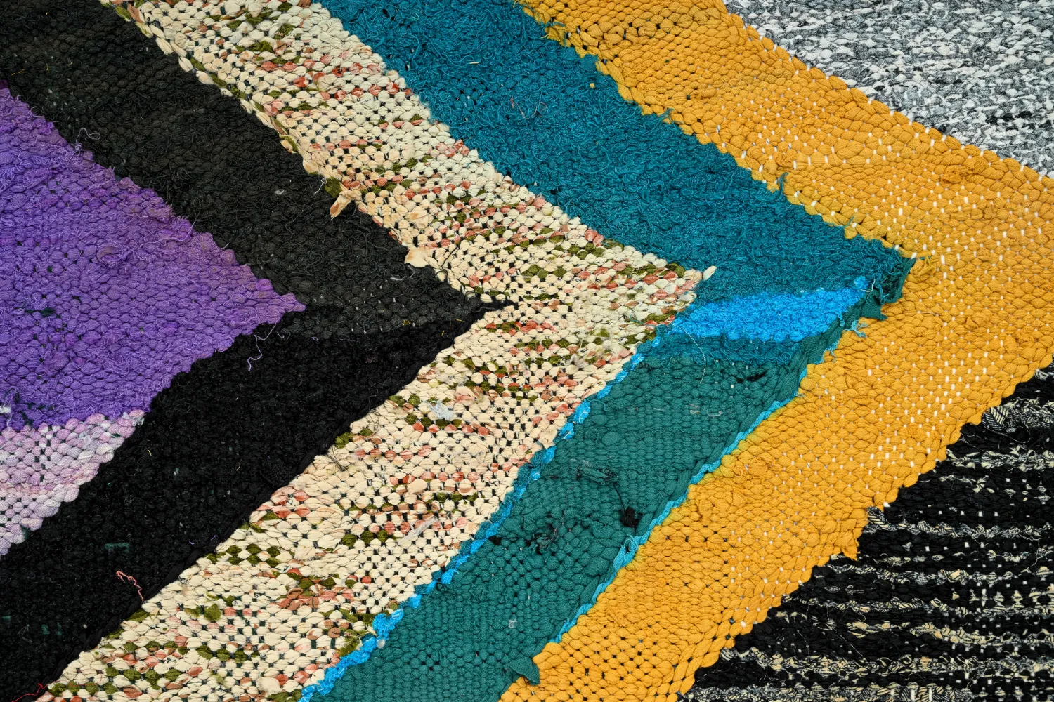 Marokkói Boucherouite szőnyeg 140 x 235 cm