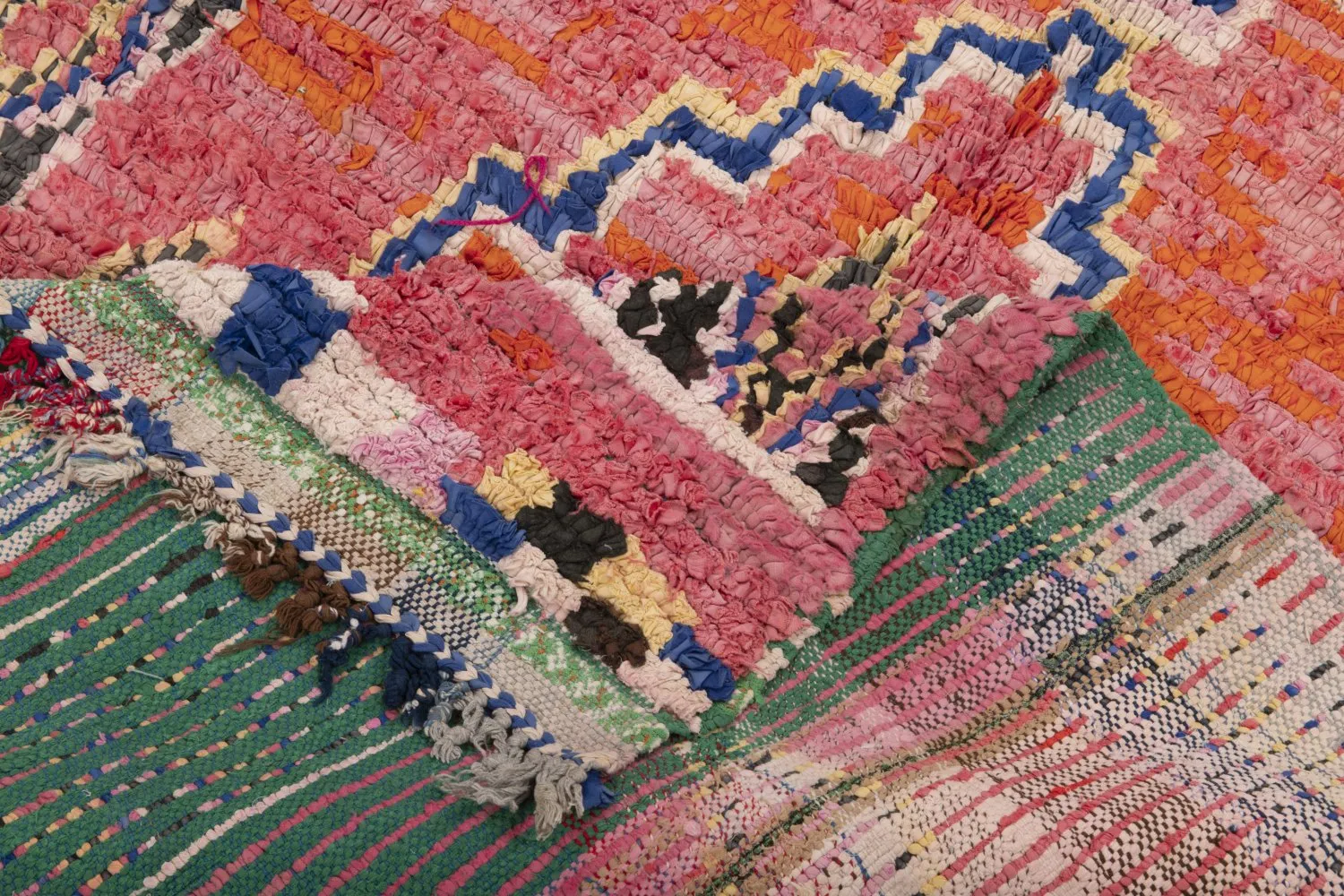 Marokkói Boucherouite szőnyeg 275 x 130 cm