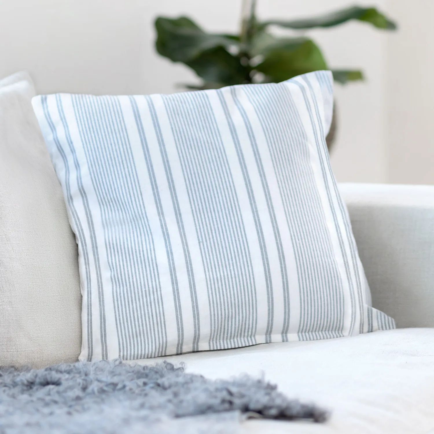 Párnahuzat - Adriana (offwhite)