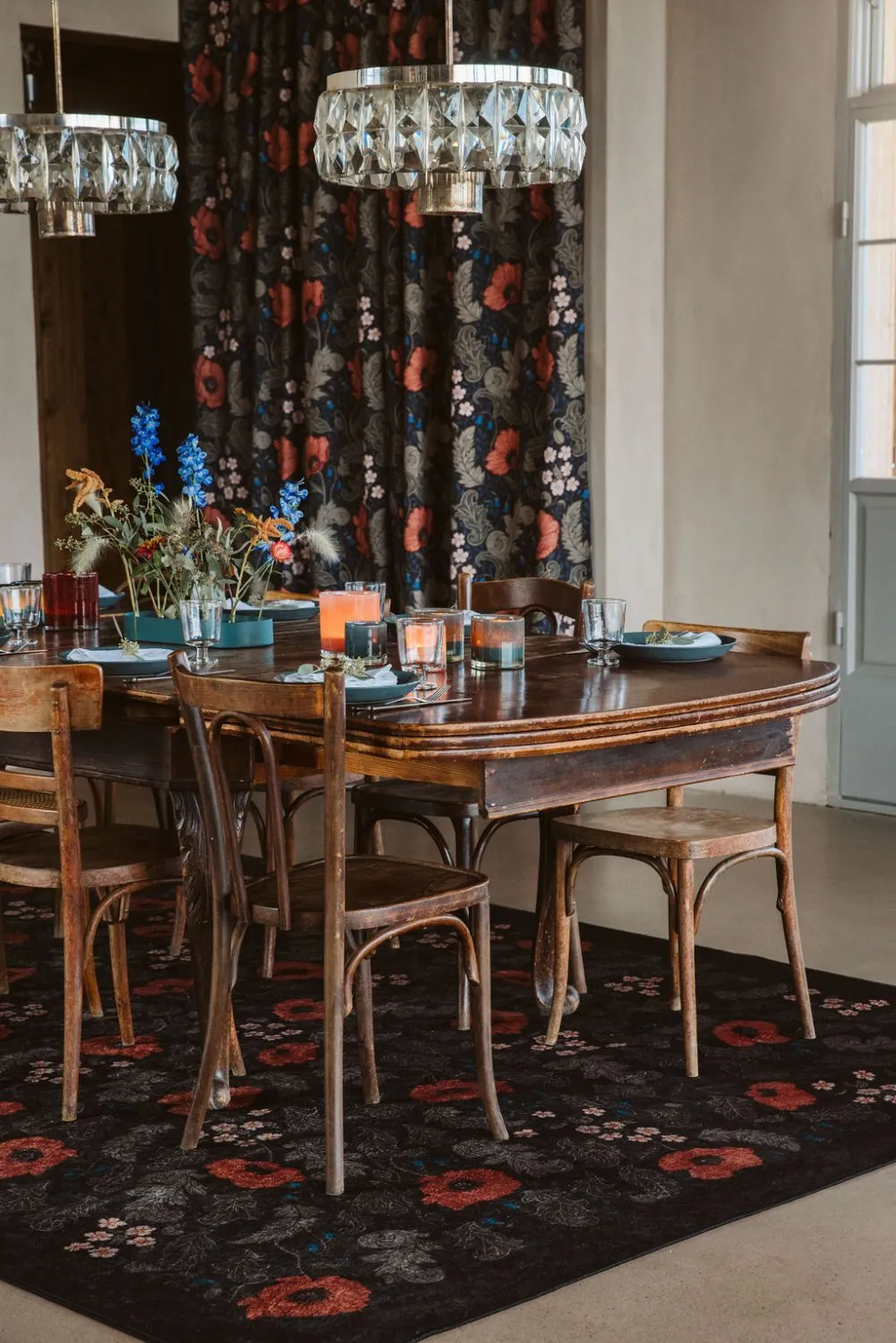 Wilton szőnyeg - Poppy (fekete)