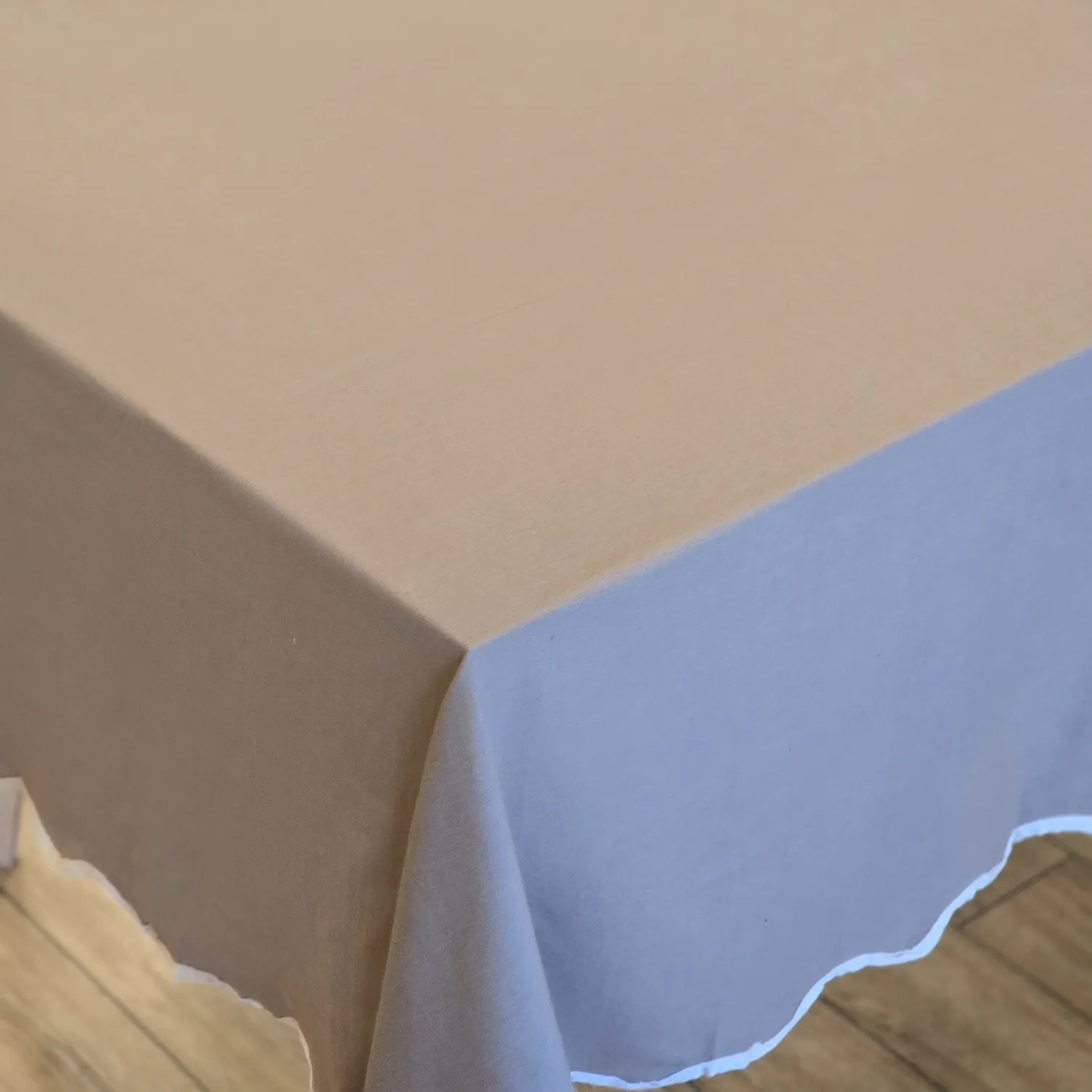 Asztalterítők - Pamut terítő Yrsa (sötét bézs)