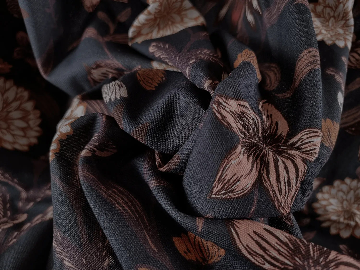 Asztalterítők - Pamut terítő Lotten (sötétszürke)