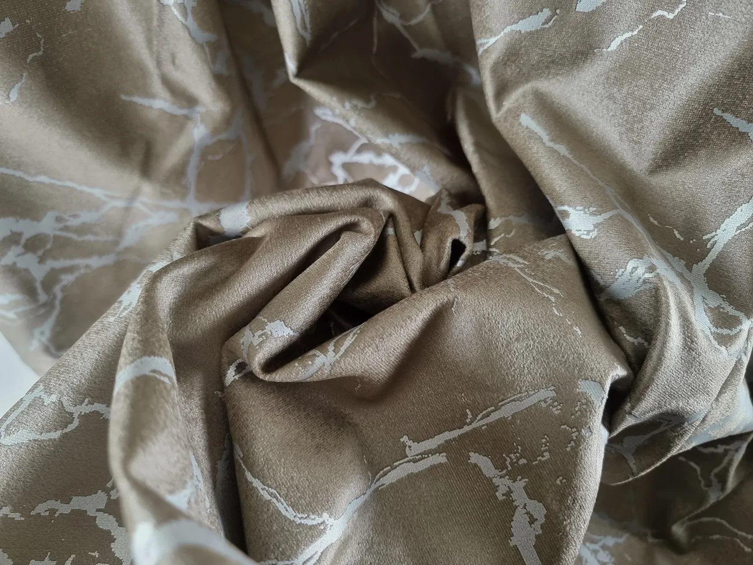 Függönyök - Bársonyfüggöny Florina (világosbarna)