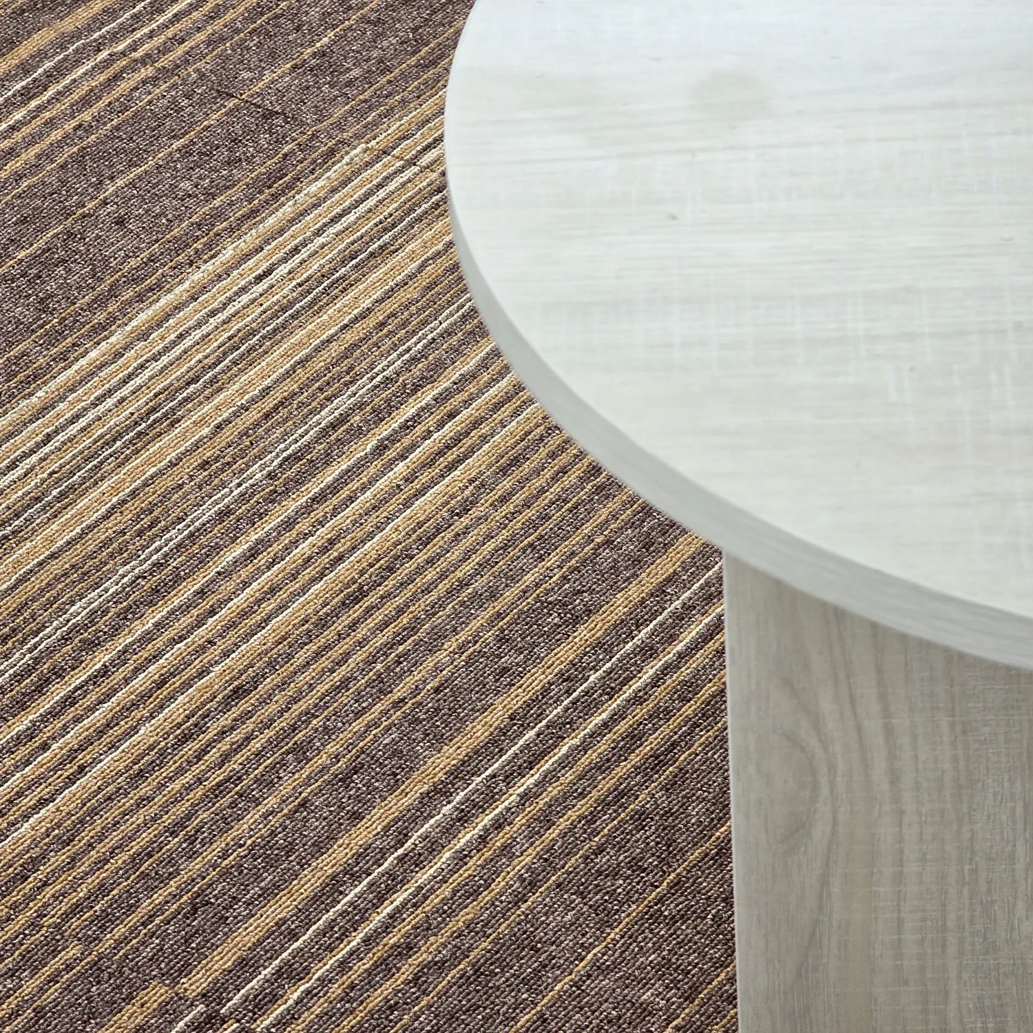 Padlószőnyeg - Almeria Textilcsempék 24 db (szabálytalanul csíkos barna)