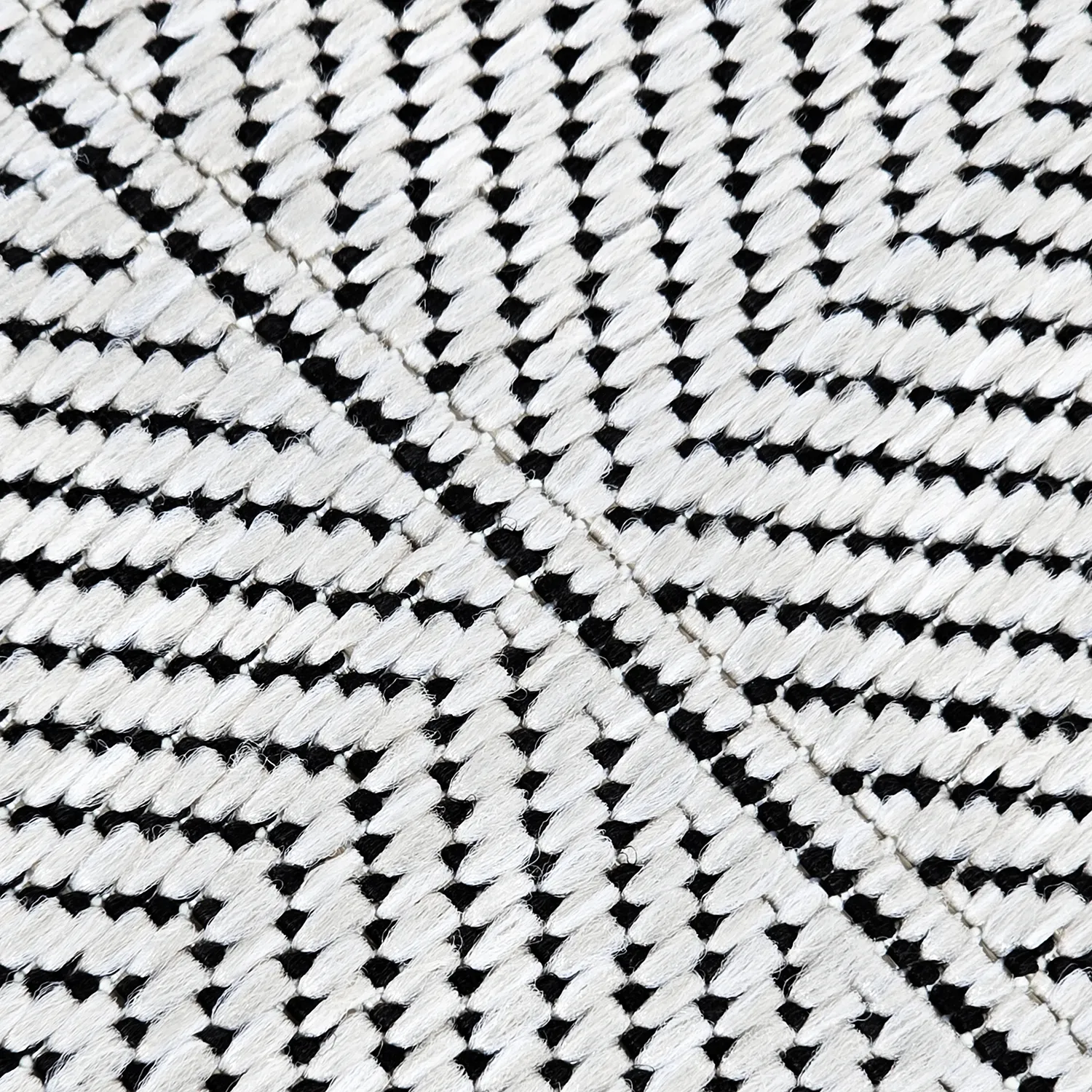 Beltéri és kültéri szőnyeg - utomhusmatta - Ava (fekete)