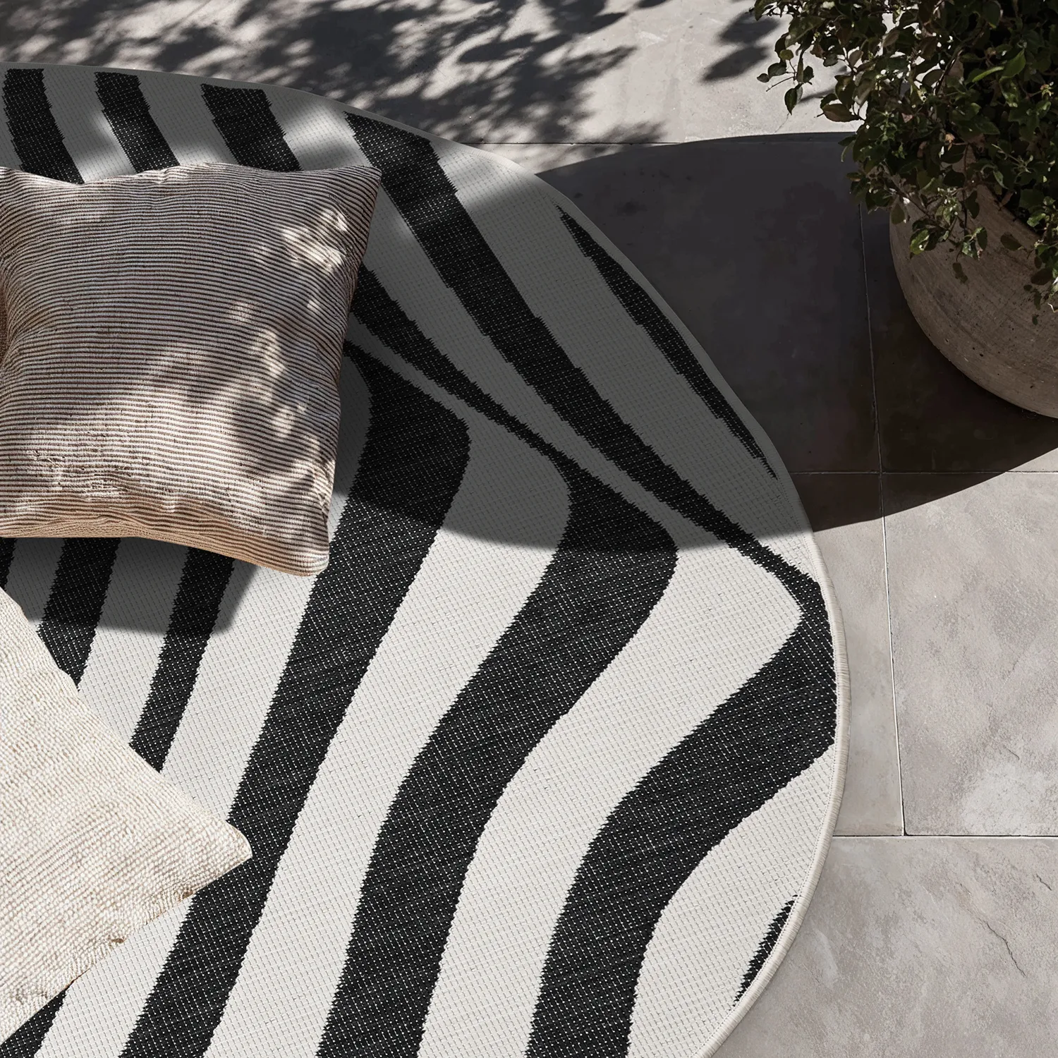Beltéri és kültéri szőnyeg - utomhusmatta - Remina (fekete/fehér)