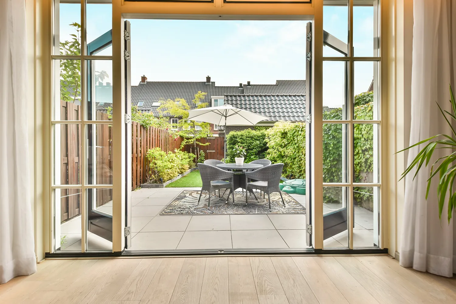 Beltéri és kültéri szőnyeg - Maui (szürke/többszínű)